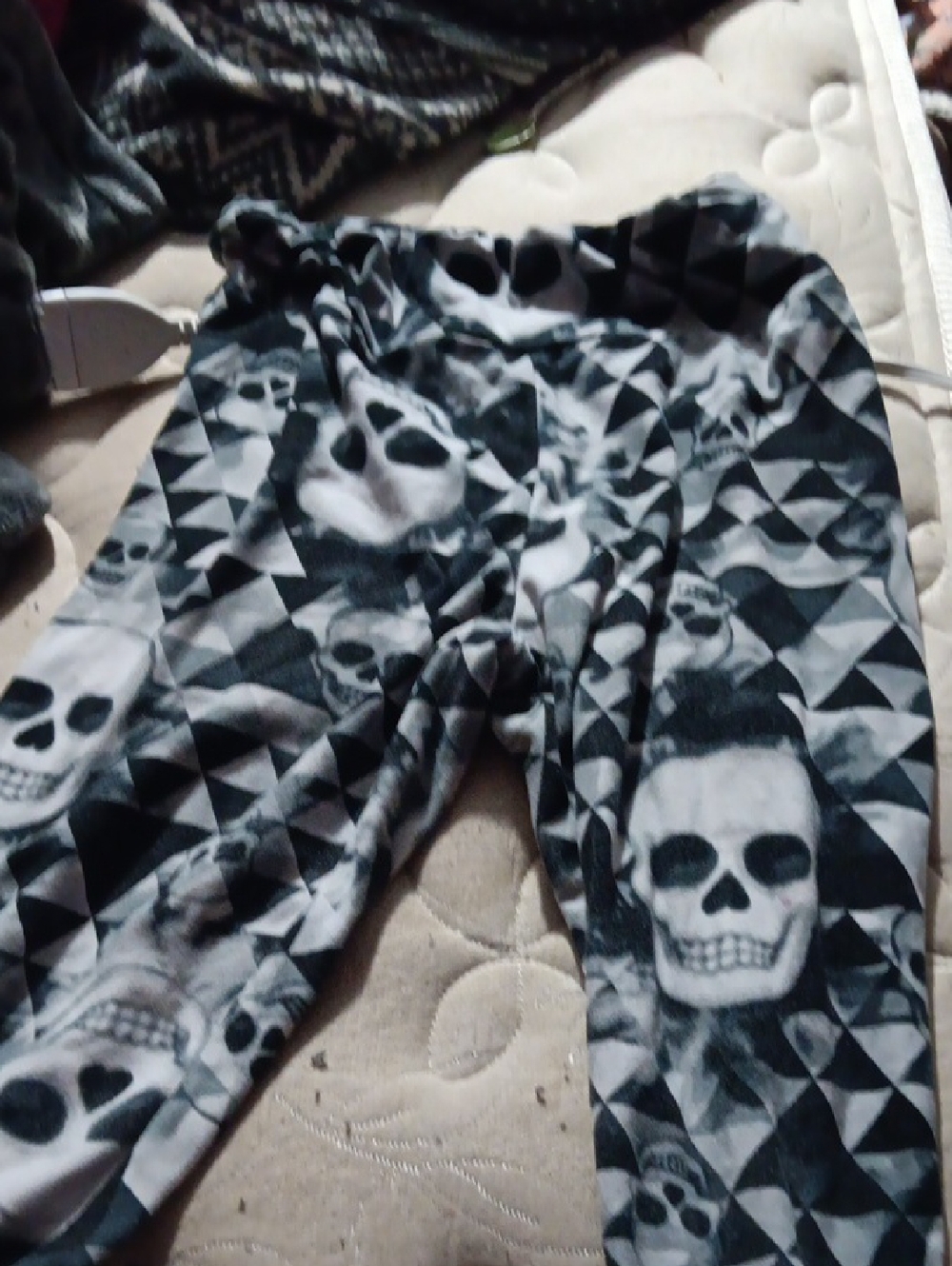 No Boundaries Black & White Skull Print Leggings